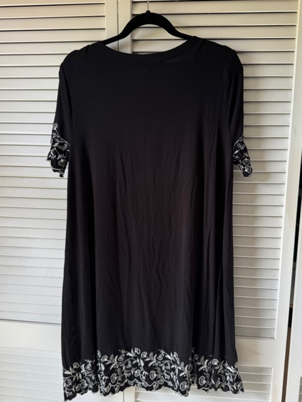 LOFT Black Shift Dress with White Floral Embroidery - Picture 3 of 4